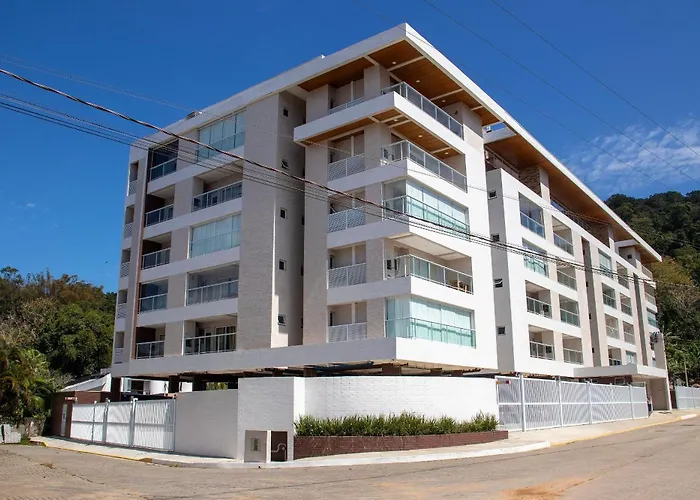 #202.Apê Novo, Telado e Pet-Friendly! 2 Suítes, Sacada Gourmet Ubatuba